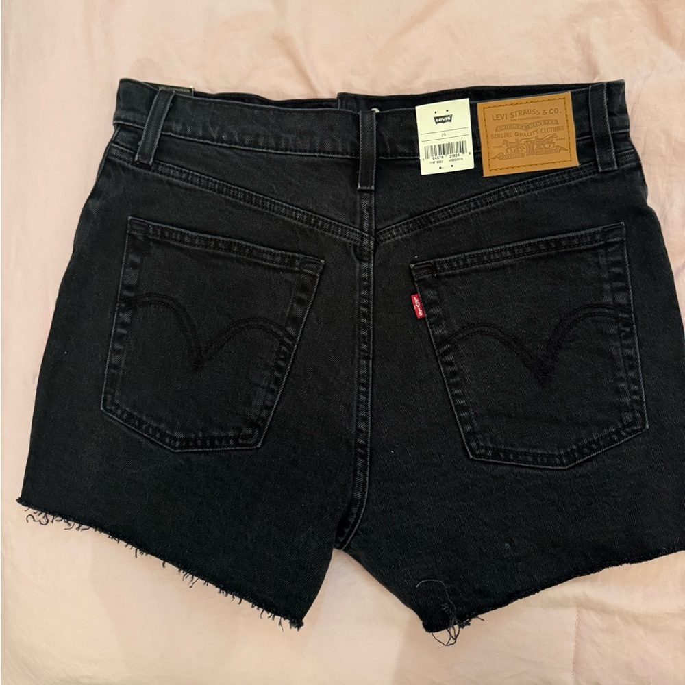 Levi’s Ribcage Shorts - Picture 3 of 3